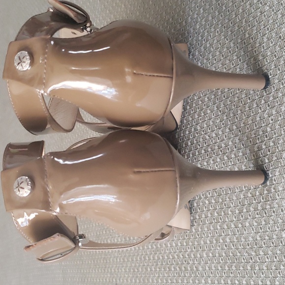 Michael Kors size 6 tan leather heels - Picture 4 of 7